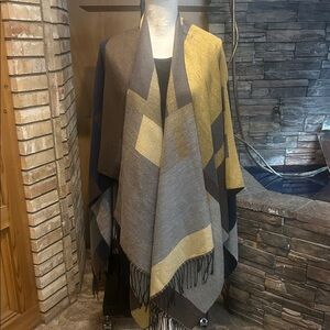 NWT Stylish Geometric Fringed Shawl Wrap in Mustard, Gray & Black OS